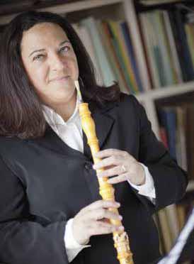 GIUSEPPINA BRESSI - Oboe barocco GIUSEPPINA BRESSI si è brillantemente diplomata in Oboe sotto la guida di Antonio Sirignano presso il Conservatorio F. Torrefranca di Vibo Valentia nel 1994.