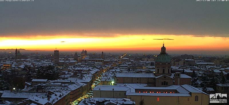 Rete di monitoraggio della qualità dell'aria di Reggio Emilia Rapporto sintetico mensile sulla qualità dell'aria Osservatorio di Reggio Emilia - 8 dicembre 1