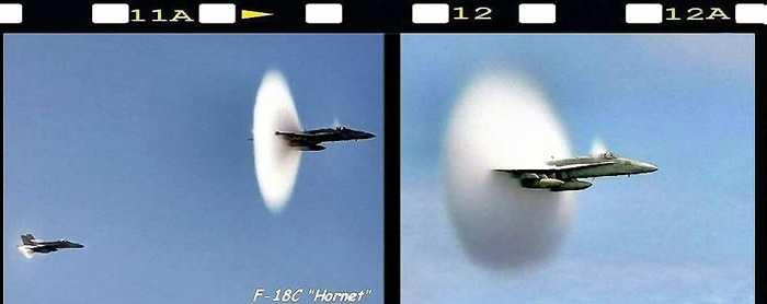 Un altra digressione: effetto Cerenkov Simile al bang ultrasonico rilasciato dai jets in aria quando si muovono più velocemente del suono Se una