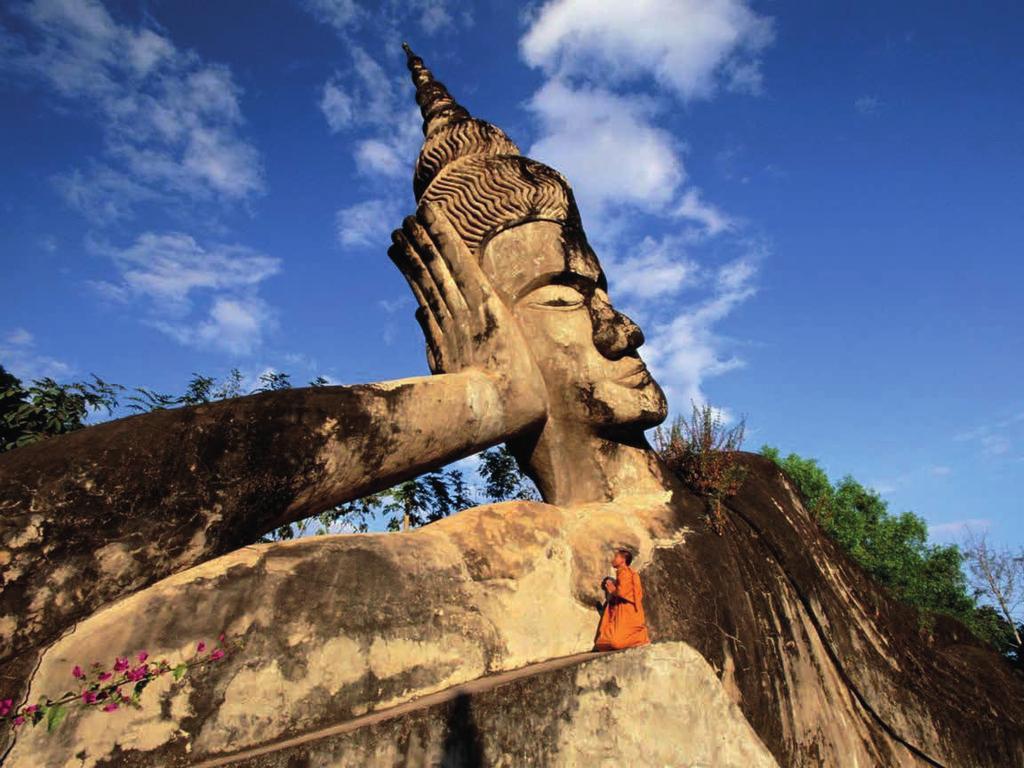 Se vi sarà tempo breve visita a questa interessante città. 25 APRILE VIENTIANE - PAKSAN (240 KM) Partenza di primissima mattina alle 7.