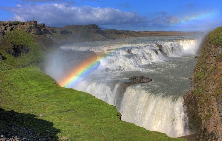 Il tour in pullman inizia attraversando la Penisola di Reykjanes, zona geotermica di grande interesse considerata UNESCO Global Geoparco.