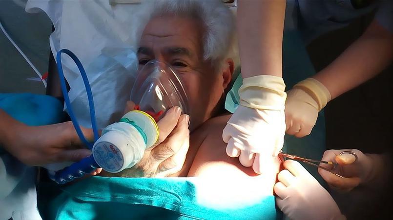 Giovanni 78 anni PROBLEMA: ascesso braccio sinistro da cisti infetta DA INCIDERE DOLORE MODERATO?