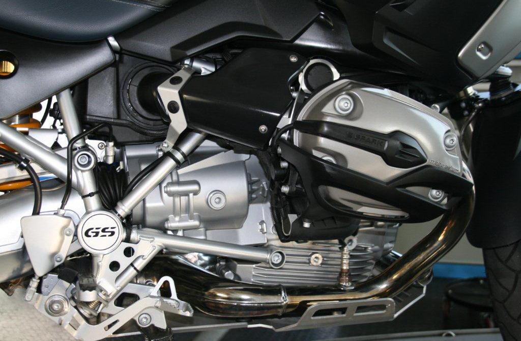 assistenza tecnica, riparazione e fornitura di accessori dedicati alle moto BMW.