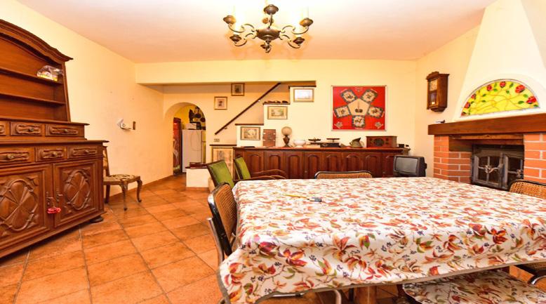 cucina semiabitabile, salone, 2 camere, 2 balconi e bagno ristrutturato. Serramenti nuovi e cantina. Classe energetica: E EPgl 117,01 Euro 43.000 VALENZA rif.