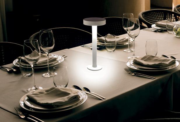 etable etable tecnologia ed atmosfera La lampada portatile, ricaricabile e magnetica che illuminando dolcemente, trasforma ogni tavola creando un atmosfera intima e conviviale.