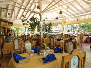 Snorkelling alla barriera corallina Si parte al mattino dalla spiaggia dell albergo con un caratteristico personaggio locale. Maschere e pinne incluse, rientro per pranzo.