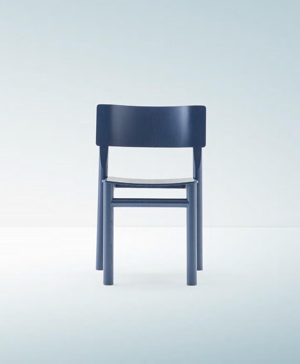 blue year 2017 design Francesco Faccin Nel confronto con l'origine spesso nasce l originalità, quella di una sedia che sa valorizzare le sue forme piene.