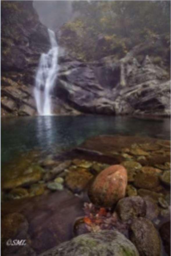 Dislivello: 300 m Tempo: 3 ore (intero anello) Difficoltà: E nessun rifugio lungo il trekking RIFUGIO BENEVOLO ( 2285 m ) e Lago