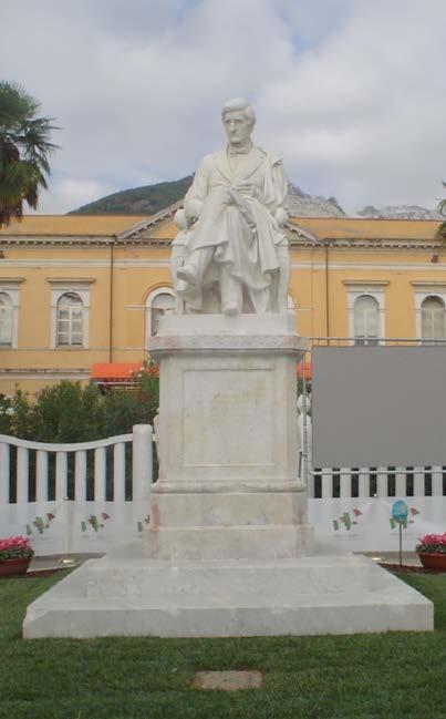 Il primo monumento eretto in città dopo l Unità d Italia è quello dedicato a Pellegrino Rossi, giurista carrarese ucciso a Roma in un attentato nel 1848.