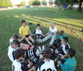 In campo Critelli Aura Varrà Akram Filadelfo (in porta) Iniziamo con una favolosa parata di Filadelfo. Akram ci stupisce sempre con i suoi scatti di velocità in fascia è un fenomeno.