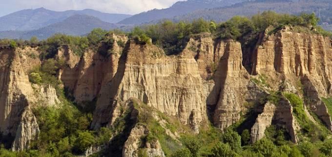 Valdarno e Fiesole Il Borro Loro Ciuffenna Fiesole (2 giorni 1 notte) 1 giorno Il Borro, Loro Ciuffenna e le Balze : Arrivo in Valdarno alle ore 10.00 circa ed incontro con la guida.