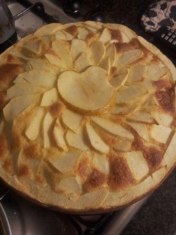 Torta di mele e cannella Ingredienti: 200g di farina 00