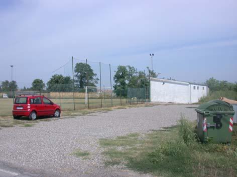 La struttura è costituita da un campo da calcio, con relativi spogliatoi