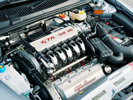 Il 3 litri V6 a 24 valvole, nella sua massima espressione che equipaggiava la 164 più sportiva (la Quadrifoglio e la successiva Q4), arrivò ad erogare (in versione catalizzata) 168 kw (228 CV) che