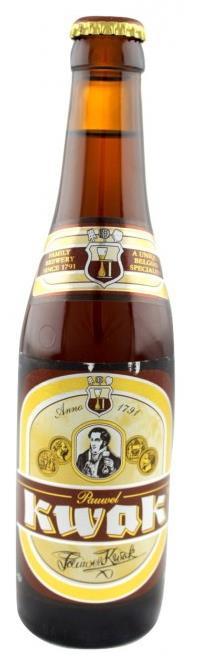 KWAK Birra di grande carattere. Presenta una schiuma ricca, di color cappuccino chiaro, fine e persistente. Il suo colore ricorda quello dalla pelliccia di volpe.