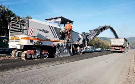 Nel caso di rifacimento di una pavimentazione esistente, prima della stesa del nuovo asfalto, è necessario effettuare: la fresatura del vecchio