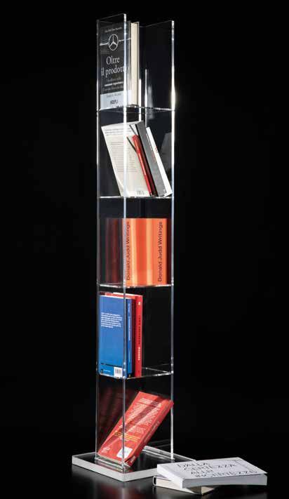 Librerie Complementi di arredo 195 BOOK TOWER Design: Mattei Carella Design Libreria in cristallo acrilico piegato a mano con struttura ottenuta mediante
