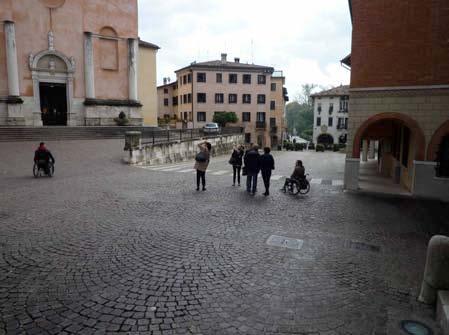 Il percorso prosegue, di fronte al Municipio, in direzione di Piazza San Marco, percorrendo
