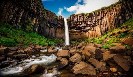 - Höfn Mattina: spostamento verso est e trekking nello spettacolare canyon di Fjaðrárgljúfur,