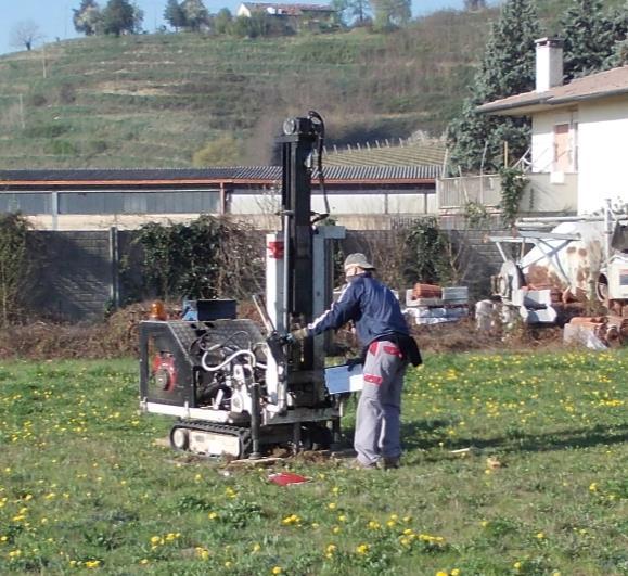 Si tratta di depositi lasciati dal Fiume Bacchiglione prevalentemente argillosi e argilloso limosi di età quaternaria.