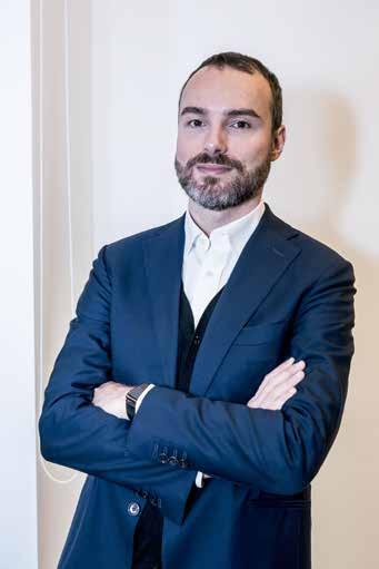 EMANUELE VERATTI PARTNER DI BAIN & COMPANY A capo della Digital Practice italiana, Emanuele Veratti ha guidato importanti progetti di digital strategy & transformation, marketing, change management