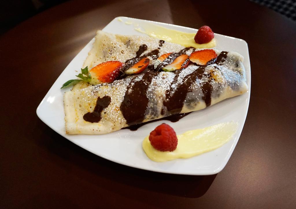 5,00 CRÊPES NON DIRMI DI NO Esplosiva (, mascarpone fresco, granella di nocciole, panna montata) That s Amore (Cioccolato bianco, lamponi, granella di pistacchio) La Dolce Vita (Crema pasticcera,