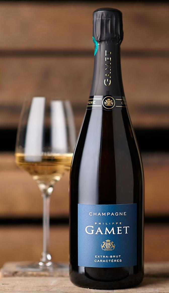 CHAMPAGNE EXTRA BRUT CARACTÈRES L Extra Brut Caractères è uno Champagne raro e particolare, ottenuto attraverso il metodo Solera,.