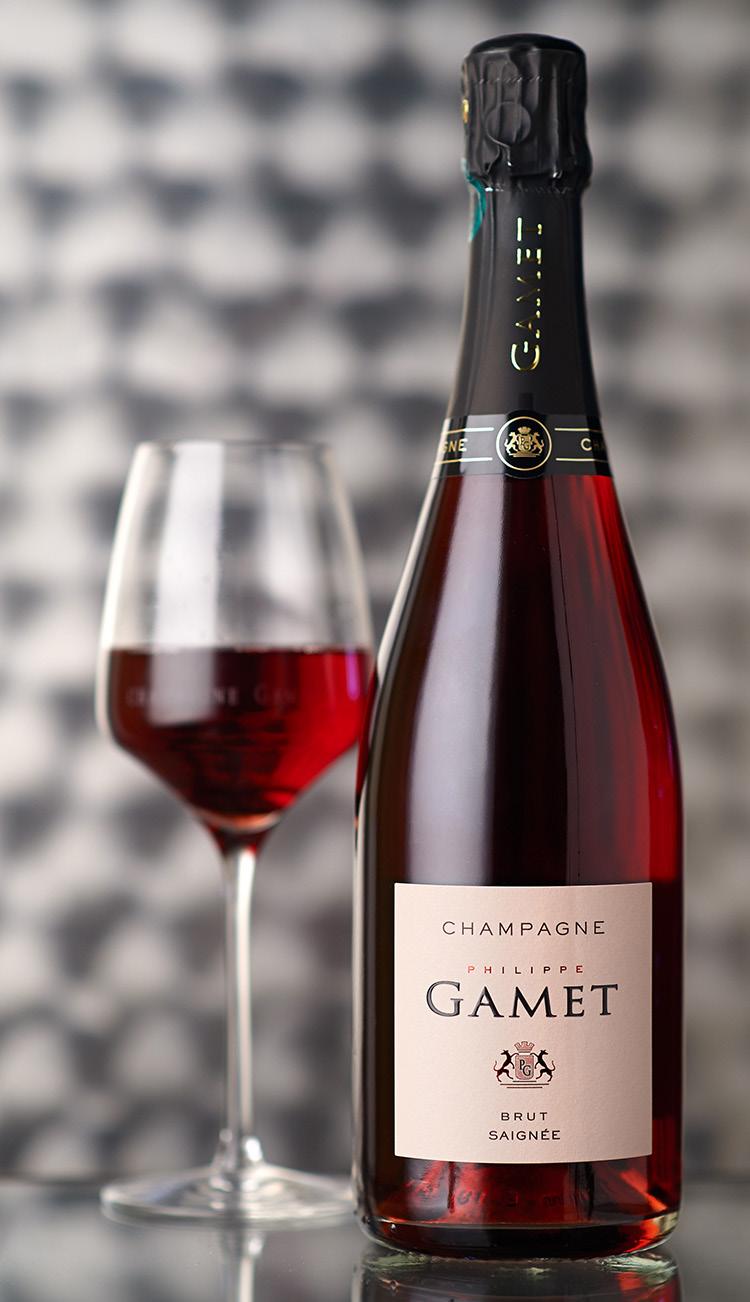 CHAMPAGNE BRUT ROSÉ DE SAIGNÉE Il Rosé de Saignée, esprime perfettamente il carattere fruttato e intenso del Pinot Meunier di Damery, tra ribes e susina, agrumi e lampone, ecco uno champagne