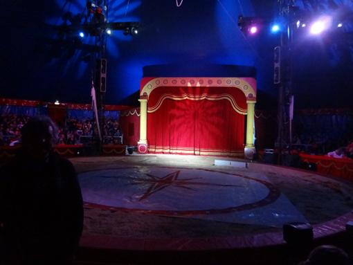 Nella cornice dell'atlantico live di Roma, un circo magico catturerà gli spettatori con acrobazie, danza e tanta magia, signora delle arti circensi.