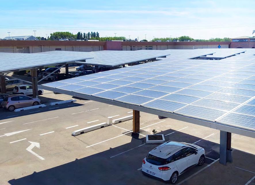 solare fotovoltaico IMPIANTI SOLARI FOTOVOLTAICI su coperture di edifici oltre i 2000 m 2 PENSILINE FOTOVOLTAICHE per parcheggi di spazi sia privati che aperti al pubblico I NOSTRI IMPIANTI L