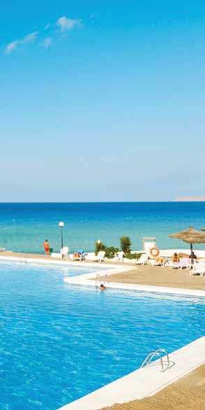 RISTORANTI E BAR Un ristorante principale con servizio a buffet e cucina internazionale, terrazza con magnifica vista sul mare e 2 snack bar presso la piscina.