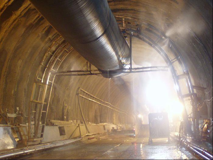11 Scavo di gallerie Condizioni ambientali Per limitare la produzione di inquinanti dell aria all interno delle gallerie (gas di scarico, polveri, ecc.