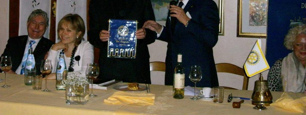 amabilità Giovedì 1 dicembre 2011 il Rotary Club Noale dei