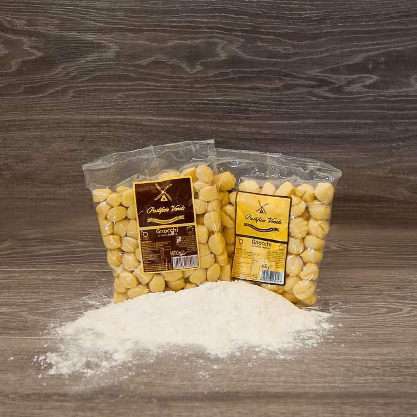 I nostri gnocchi sono artigianali e conservano quel gusto inconfondibile e vellutato degli gnocchi fatti in casa, capaci di esaltare qualsiasi ricetta.