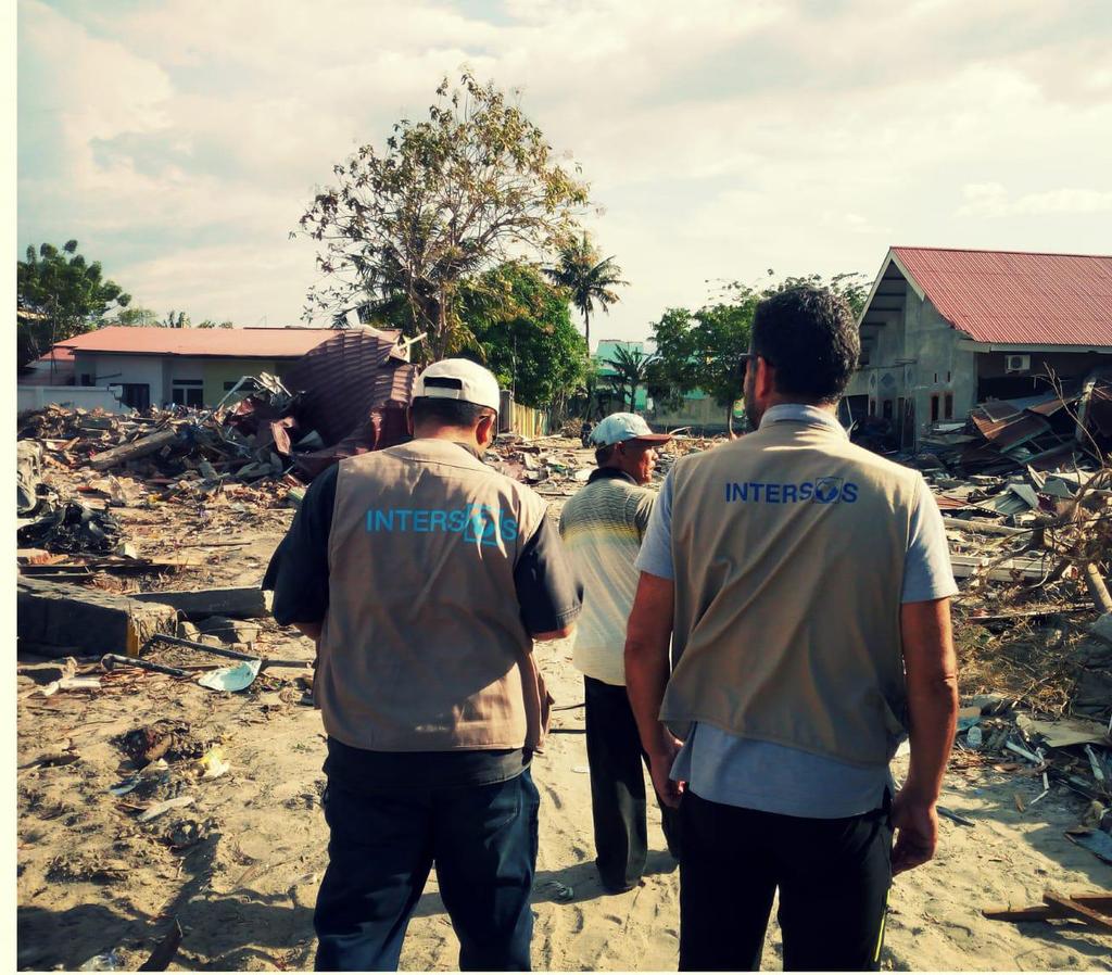 OTTOBRE L arrivo della nostra Emergency Unit a Palu, capoluogo dell Isola di Sulawesi, in Indonesia, devastata il 28 settembre da un terremoto e da uno tsunami che hanno provocato oltre 1200 vittime