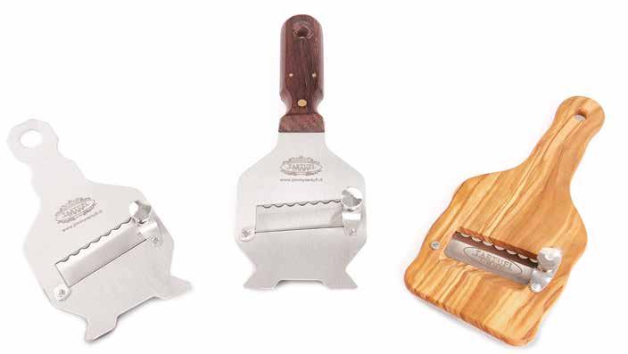 Disponibili in differenti versioni: - Acciaio Inox - Acciaio Inox e manico in legno - Legno.