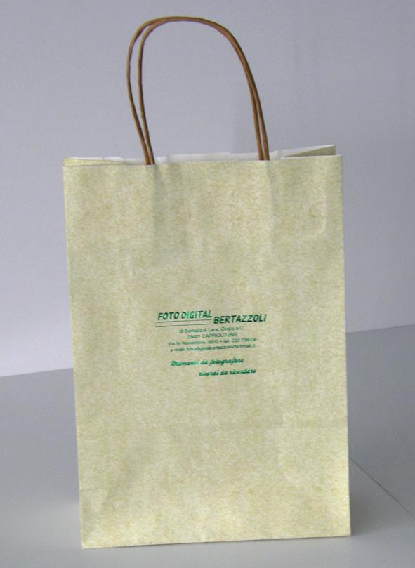 Shopper Formato Materiale gr/mq Colore SHCD22 Duplex 22x10x31 Kraft bianco 110 Giallino 250 67,00 SHCD32 Duplex 32x16x38 Kraft bianco 130 Giallino 200 67,00 SHCD46 Duplex 46x18x48 Kraft bianco 130