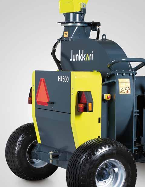 Junkkari HJ-500 Il modello HJ-500 è un cippatore trainato molto potente, adatto a tronchi fino ad un diametro di 45 cm.