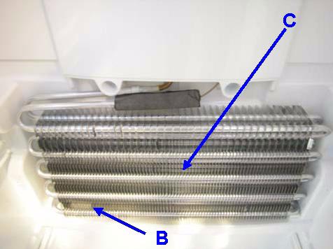 procedere nel seguente modo. 1. Rimuovere la copertura superiore del vano a 0. 2. Rimuovere lo scomparto. 3. Staccare il fondo divisorio. 4.