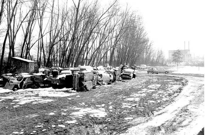 La seconda immagine, del dicembre 1975. Una panoramica della zona Millepioppi, dove qualcuno aveva realizzato addirittura una grande discarica di auto rottamate.
