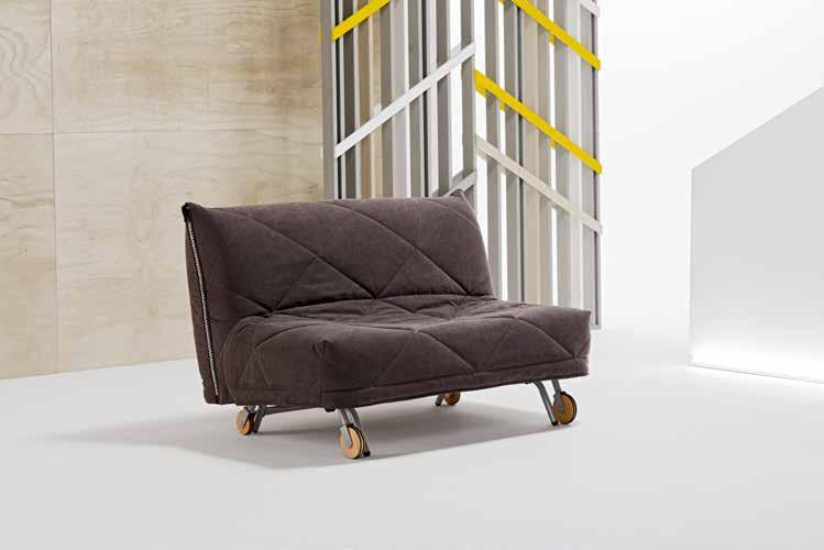 Piedi : ruote in legno integrate nella meccanica. Mechanism : the structure is made of cold formed steel tubing that slides forward for a quick conversion to bed.
