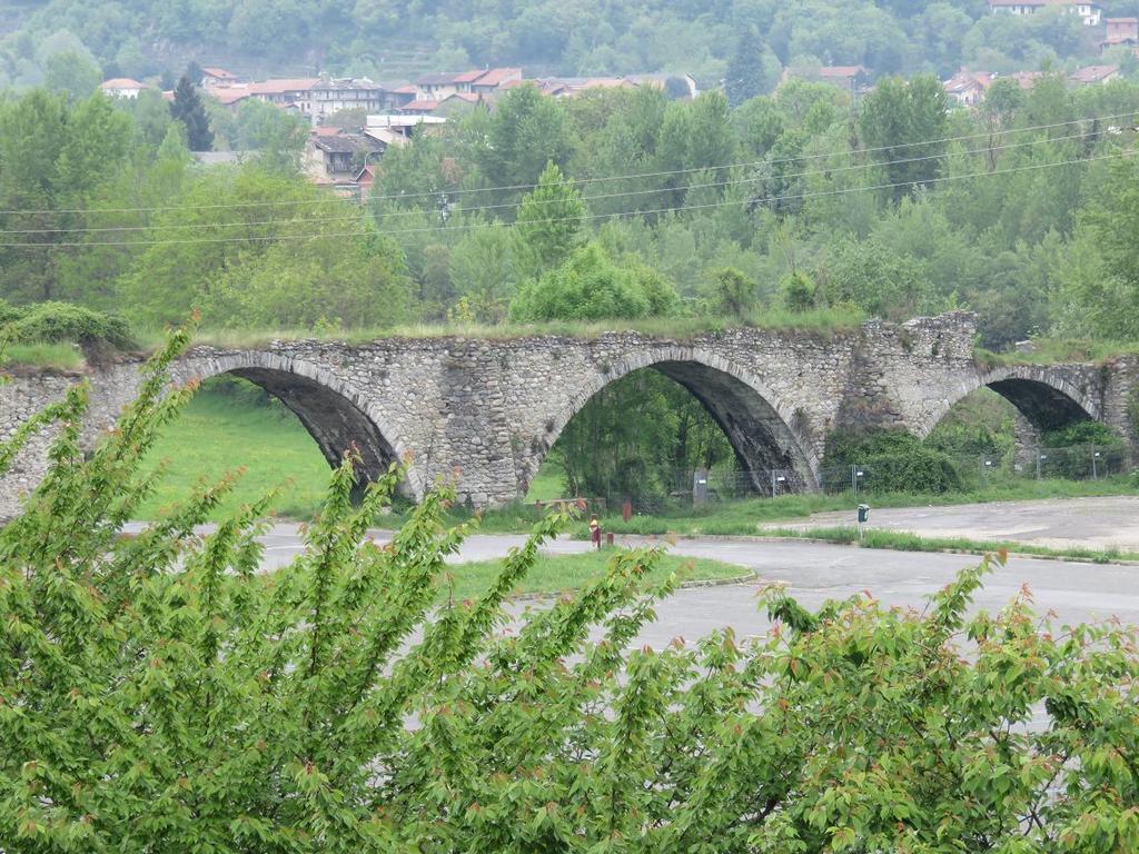 equipaggio) Km percorsi 480 dolci tra cui il Pan Belmonte. Ponte lungo del 1 maggio e proviamo partenza dopo cena. Arriviamo in serata (piovvigina e fa freddo) a Cuorgnè.