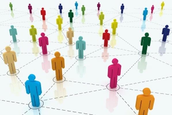 La rete: cos è Le reti sociali: insieme di relazioni esistenti tra operatori, servizi, ecc.
