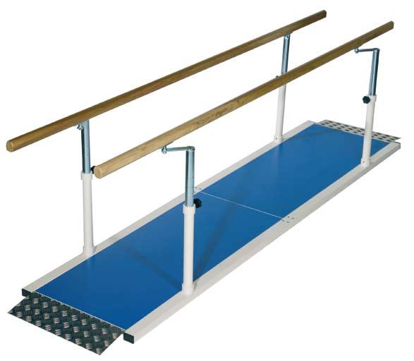 parallela parallel bars PARALLELA PER DEAMBULAZIONE Piano di camminamento in legno rivestito in materiale antiscivolo di colore blu.