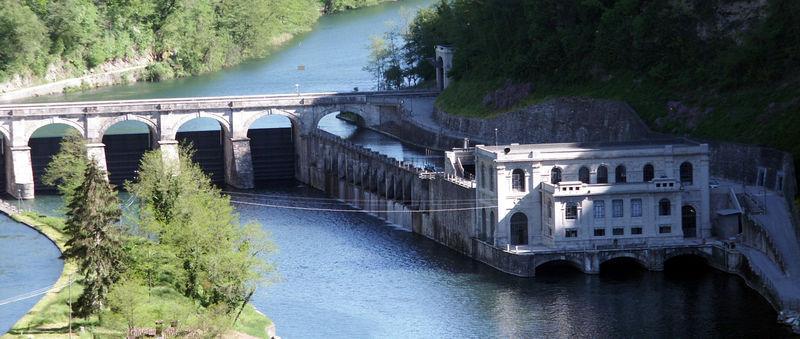 ESEMPIO DI IMPIANTO AD ACQUA FLUENTE Centrale idroelettrica