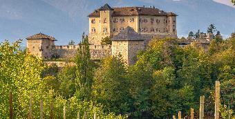 GIORNO 1 TRENTO, LA VALLE DEI LAGHI E RIVA DEL GARDA Ritrovo e benvenuto a Trento alle ore 11:00. A seguire visita guidata della città.