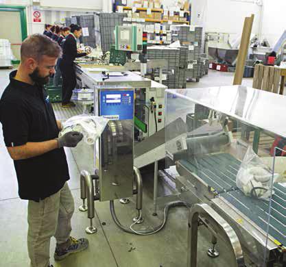 alta precisione che scartano automaticamente le confezioni non conformi. The packaging process of L.B.