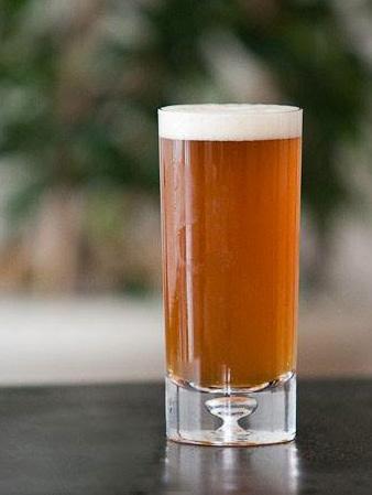 AMERICAN PALE ALE L esaltazione dei luppoli da ampie sfaccettature aromatiche che si fondono con l amaro classico delle Pale Ale.