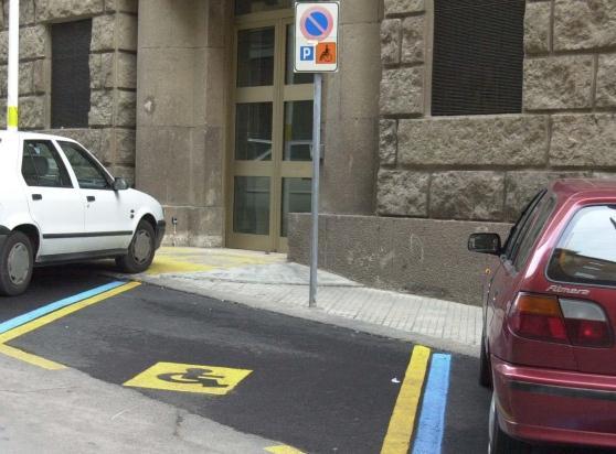 I proventi dei parcheggi a pagamento, spettano agli enti proprietari della strada e sono destinati alla installazione, alla costruzione e gestione di parcheggi in superficie, sopraelevati o