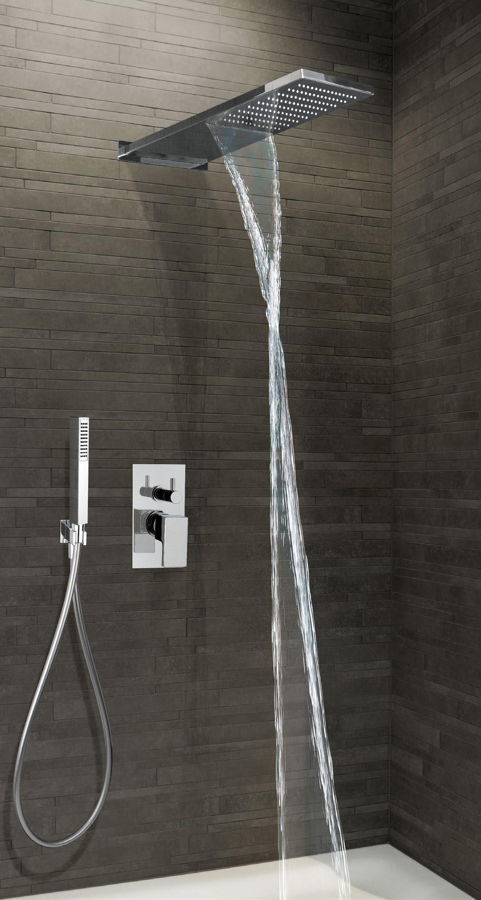 serie 500 CLASSIC Pacchetto doccia completo con soffione doccia rettangolare con cascata, mix incasso e kit doccia con supporto. Shower kit.